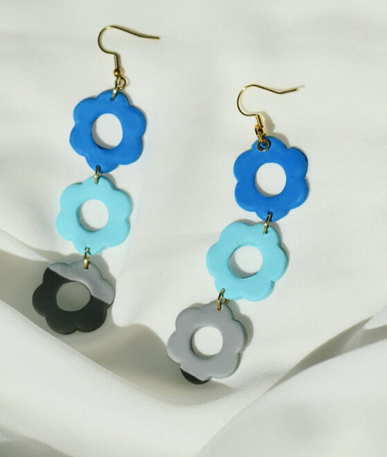 Aretes hortensias. Medidas Largo: 7 cm Ancho: 2 cm